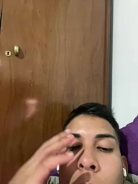 LeiAaron9810 online show from March 2026 12:13:01 AM