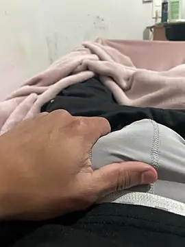 LeiAaron9810 online show from March 2026 11:21:01 PM