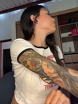 Twoshotsparty420 online show from April 2026 01:35:01 PM