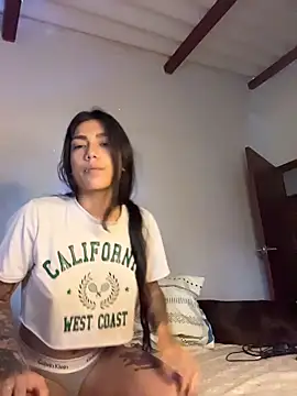 Twoshotsparty420 online show from April 2026 02:43:02 PM