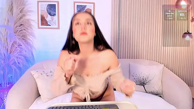 Juli jaramillo online show from March 2026 12:00:02 PM