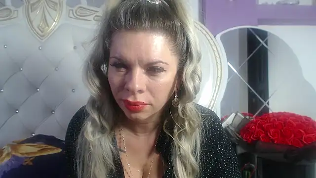 Snapshot of ElinaSwift chatting on March 2026 10:25:02 AM ElinaSwift online show from March 2026 10:25:02 AM