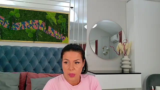 Snapshot of AnneRey chatting on April 2026 07:34:01 AM AnneRey online show from April 2026 07:34:01 AM