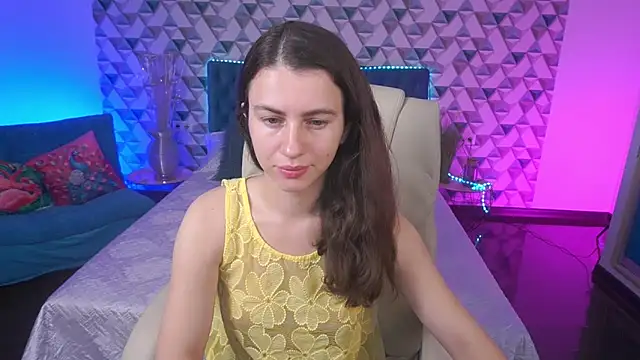 Snapshot of LittleJulii chatting on June 2026 01:00:02 PM LittleJulii online show from June 2026 01:00:02 PM