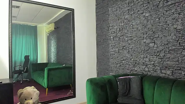 DiamondMilff online show from March 2026 08:19:01 AM