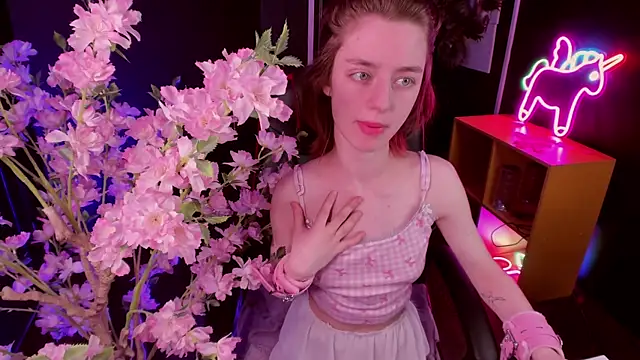 Pretty Victoria online show from April 2026 06:16:02 AM