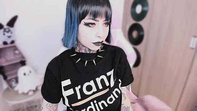 shes creepy online show from May 2026 08:28:01 AM