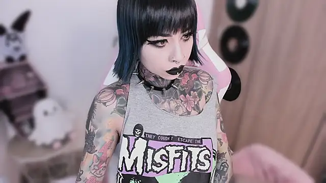 shes creepy online show from May 2026 07:23:02 AM