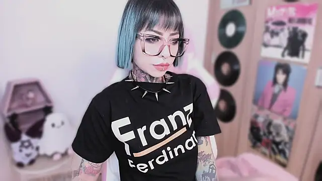 shes creepy online show from April 2026 10:16:01 AM