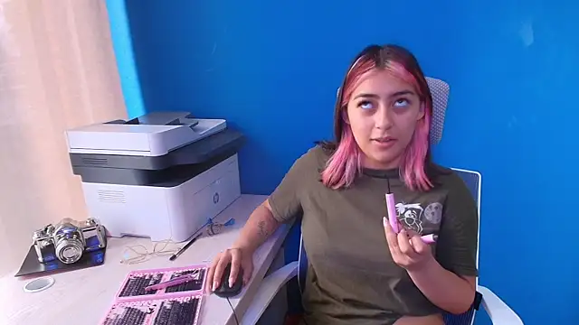 PinkyyPieee  online show from April 2026 03:02:01 PM