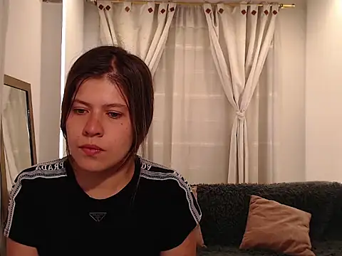 Moonna linnda online show from March 2026 01:46:02 PM