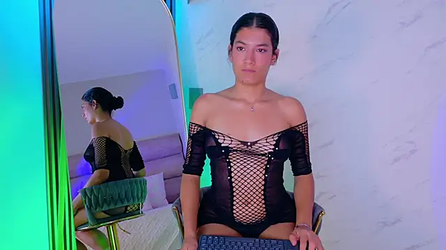 EmmaCollins01 online show from March 2026 12:59:01 PM