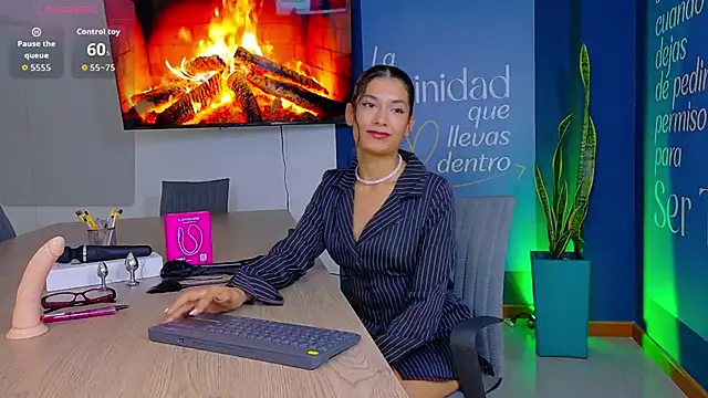 EmmaCollins01 online show from April 2026 01:23:02 PM