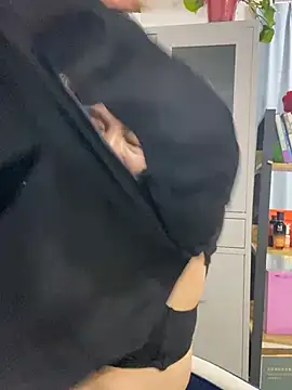 Snapshot of yu19988 chatting on April 2026 01:18:01 AM yu19988 online show from April 2026 01:18:01 AM