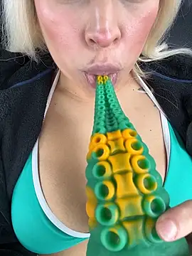 mxmxee online show from March 2026 03:15:02 PM