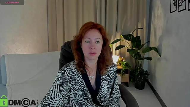 Snapshot of LeticiaRomano chatting on May 2026 04:01:02 AM LeticiaRomano online show from May 2026 04:01:02 AM