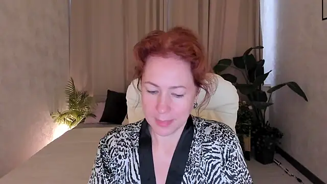Snapshot of LeticiaRomano chatting on May 2026 03:57:01 AM LeticiaRomano online show from May 2026 03:57:01 AM