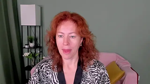 Snapshot of LeticiaRomano chatting on July 2026 04:08:01 AM LeticiaRomano online show from July 2026 04:08:01 AM