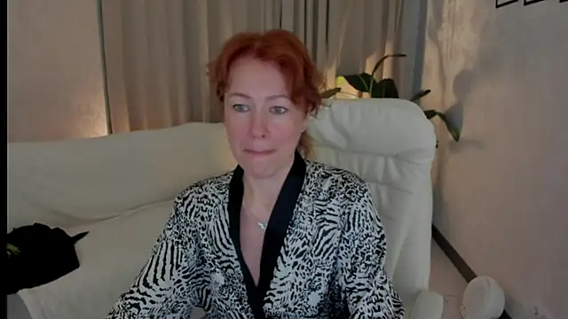 Snapshot of LeticiaRomano chatting on May 2026 04:12:02 AM LeticiaRomano online show from May 2026 04:12:02 AM