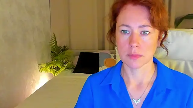 Snapshot of LeticiaRomano chatting on June 2026 03:52:02 AM LeticiaRomano online show from June 2026 03:52:02 AM