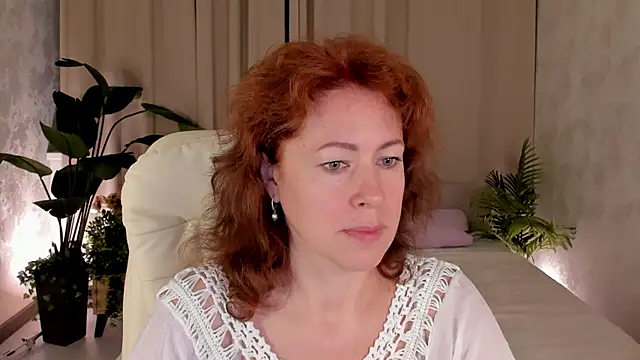 Snapshot of LeticiaRomano chatting on June 2026 04:06:02 AM LeticiaRomano online show from June 2026 04:06:02 AM