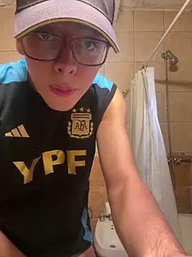 Snapshot of jossmacsi chatting on April 2026 05:50:02 PM jossmacsi online show from April 2026 05:50:02 PM