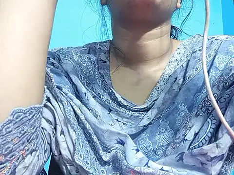 Emma 4433 online show from April 2026 09:39:33 PM