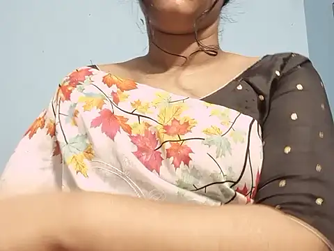 Emma 4433 online show from April 2026 07:58:01 PM