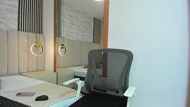 abrillrose online show from April 2026 02:56:02 PM