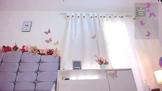 Isabella Roses  online show from April 2026 09:19:02 PM