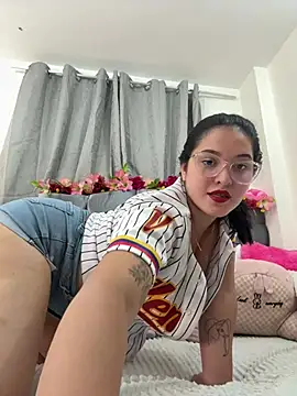 Isabella Roses  online show from July 2026 01:45:02 AM