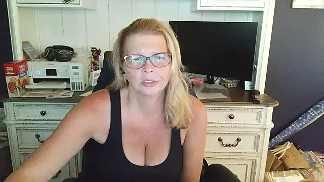 Stickywethoney online show from June 2026 02:06:01 PM