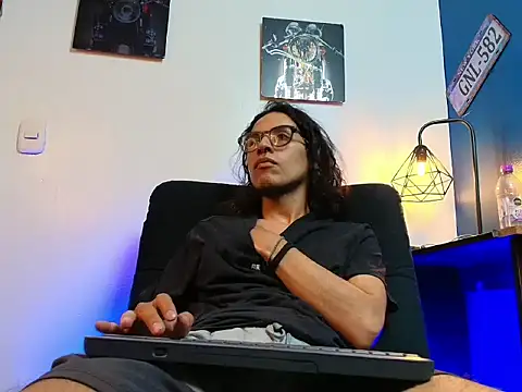 Enzo jagger online show from March 2026 08:03:01 PM