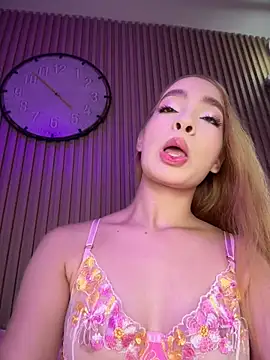 Isabella gaviria online show from April 2026 08:39:02 PM