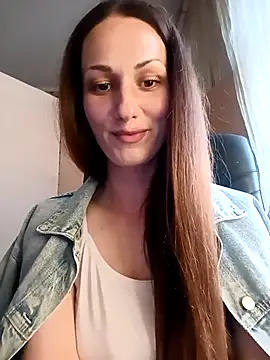 LunaCrystall online show from April 2026 04:14:02 PM