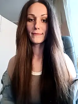 LunaCrystall online show from April 2026 04:00:01 PM