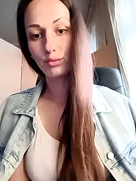 LunaCrystall online show from April 2026 04:20:02 PM