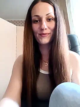 LunaCrystall online show from April 2026 04:04:02 PM