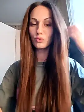 LunaCrystall online show from April 2026 04:02:02 PM