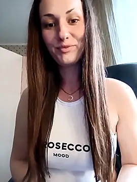 LunaCrystall online show from May 2026 04:00:02 PM