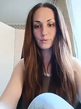 LunaCrystall online show from May 2026 03:43:02 PM