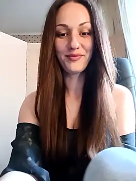 LunaCrystall online show from April 2026 04:05:01 PM