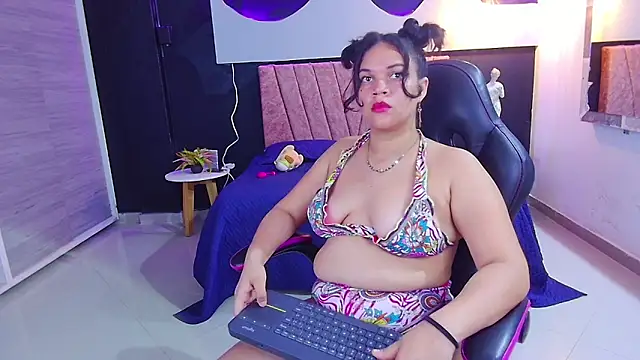 scarlettt  joness online show from April 2026 02:41:02 PM