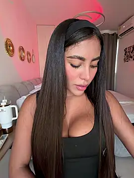 Snapshot of SaraValentina11 chatting on April 2026 06:34:02 PM SaraValentina11 online show from April 2026 06:34:02 PM