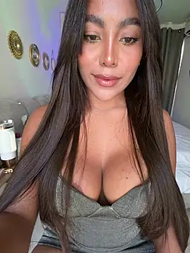 Snapshot of SaraValentina11 chatting on April 2026 06:10:01 PM SaraValentina11 online show from April 2026 06:10:01 PM