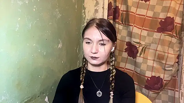 Lollybomb online show from April 2026 08:05:02 PM