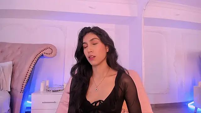 LucianaBlanco  online show from May 2026 09:00:01 PM