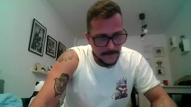 yanick931 online show from April 2026 11:44:01 PM