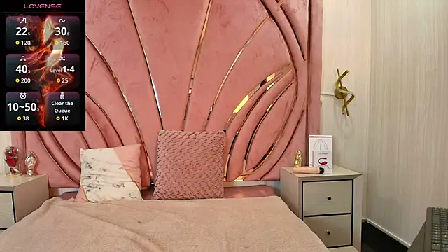 Helenn Moore online show from April 2026 12:53:01 PM