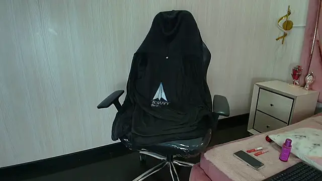 Helenn Moore online show from April 2026 12:28:01 PM